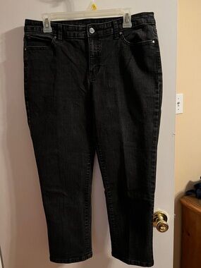 Jennifer Lopez Classic Black Denim Capris